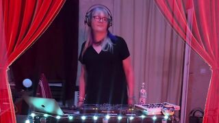 AnnaCentauri Hawt DJ Dance