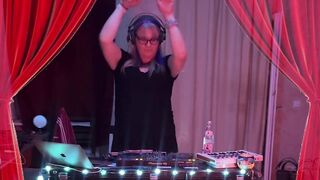 AnnaCentauri Hawt DJ Dance