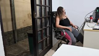 Masturbating her camel toe on the table with the neighbour's assist.