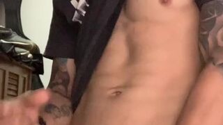 Quieres tocarme la verga mi'mor ?????