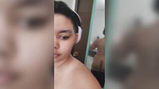 Twerk in the mirror view