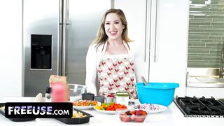 Stepson Screws His Glamorous Stepmother During A Digital Interview For A Cooking Show - FreeUse