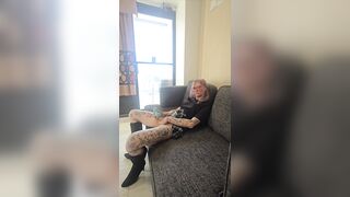 Trans whore cums on her own face