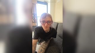 Trans whore cums on her own face