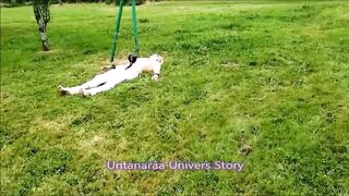 Dominatrice Française pisse sur cet être inférieur chaste et nu dans le jardin. VOST engl