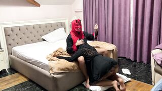 Demon bangs nun & cums in her mouth.mp4