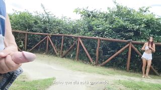 Punheta arriscada na rua e moça estranha viu!