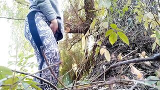 Aged stepmom bangs herself doggy position outdoors