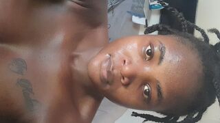 Ebony booty queen with natural hotty showing her creamy shavad cunt and saggy titties