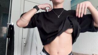 Banging myself raw with the shower head (onlyfans @lemoncity444)