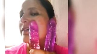 Jugando escupitazo con vibrator doble cabeza