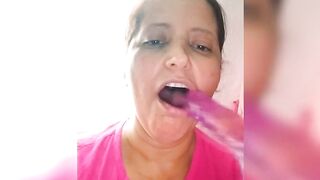 Jugando escupitazo con vibrator doble cabeza