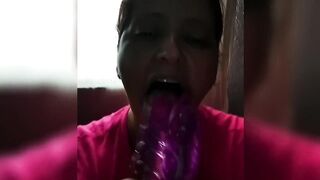Jugando escupitazo con vibrator doble cabeza