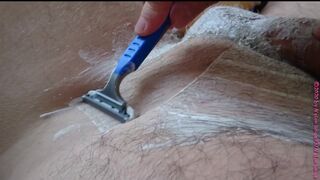 big beautiful woman Schlampe macht Rasur Versuch two ** der Rasierer **