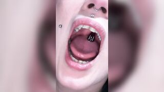 JanaSparksxx swallows entire gummies for her vore fans