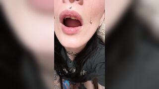 JanaSparksxx swallows entire gummies for her vore fans