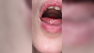 JanaSparksxx swallows entire gummies for her vore fans