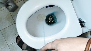 Latin pair pee for everybody with fetish