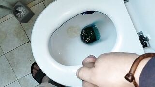 Latin pair pee for everybody with fetish