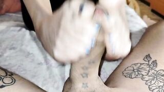 my neighbour gives me a footjob