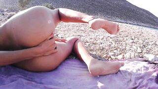 Exhibitionist girlfriend public beach masturbation