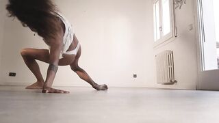 Seductive Contemporary Dance Turns Into a Ardent Bang