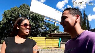 latin chick tetona recibe una rica bienvenida camino al aeropuerto