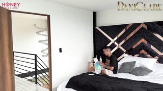 MY ALLY CATCH3S ME MASTURBATING AND WE END UP SCREWING