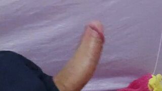 CHICO SE PONE SEXY Y SE MASTURBA SU GRAN PENE