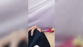 CHICO SE PONE SEXY Y SE MASTURBA SU GRAN PENE