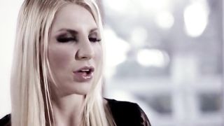 Seduces her Stepmom.