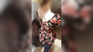 Muschi lecken auf der Toilette