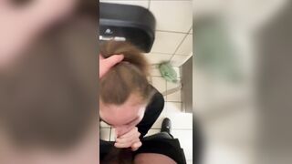 White floozy oral-sex in mall baths