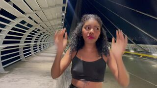 Desconocida me da una rica mamada en el puente de LA NOVENA