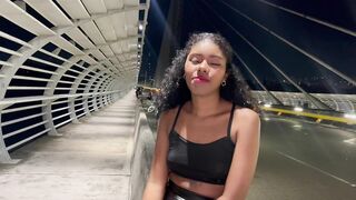 Desconocida me da una rica mamada en el puente de LA NOVENA