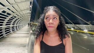 Desconocida me da una rica mamada en el puente de LA NOVENA