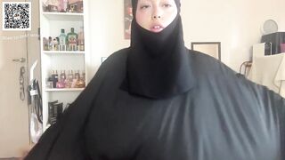 Hijabi floozy with massive melons gives u a joi u have a fun