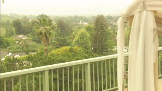 A hawt doxy takes a large solid shlong