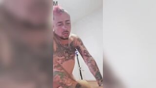 Four teens devour a schlong at the same time