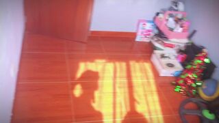 Me vengo en su GARGANTA mientras nuestra MADRASTRA DESCANSA