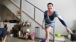 Short-haired mother i'd like to fuck POV tugjob