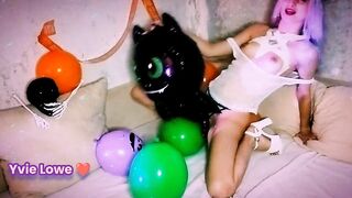 Yvie Lowe - Halloween BALLOON party