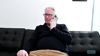 nineteen jähriges Model verwöhnt ihren Sugardaddy. Mit Samantha Sparkle und dem geilen Opa Hans.