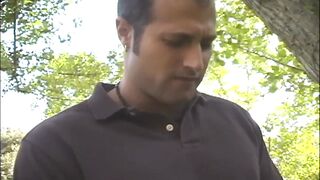 La bruna adora succhiare cazzi e bere sperma