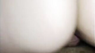 Chica caliente quiere montarme estando acompañados - 100% amateur