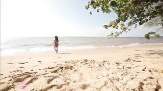 Black thot requested shlong by twerking and doing exercices bare on the beach- Part three