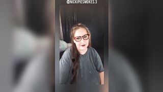 Smokin' Cutie Live Stream Chatting