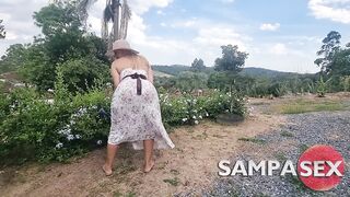 Hawt hotty took shlong in the booty in the Garden