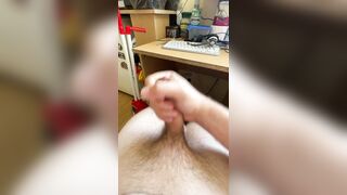 Watching a fit booty cutie and masturbating my weenie