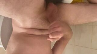 Masturbating my white dick in a baths and I cum